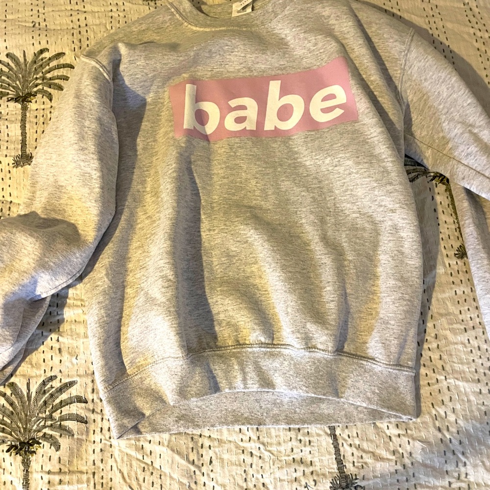 Babe sweater